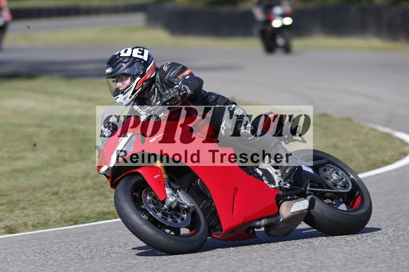 Archiv-2025/49 26.08.2025 Cornu Master School ADR/blau-bleu/28